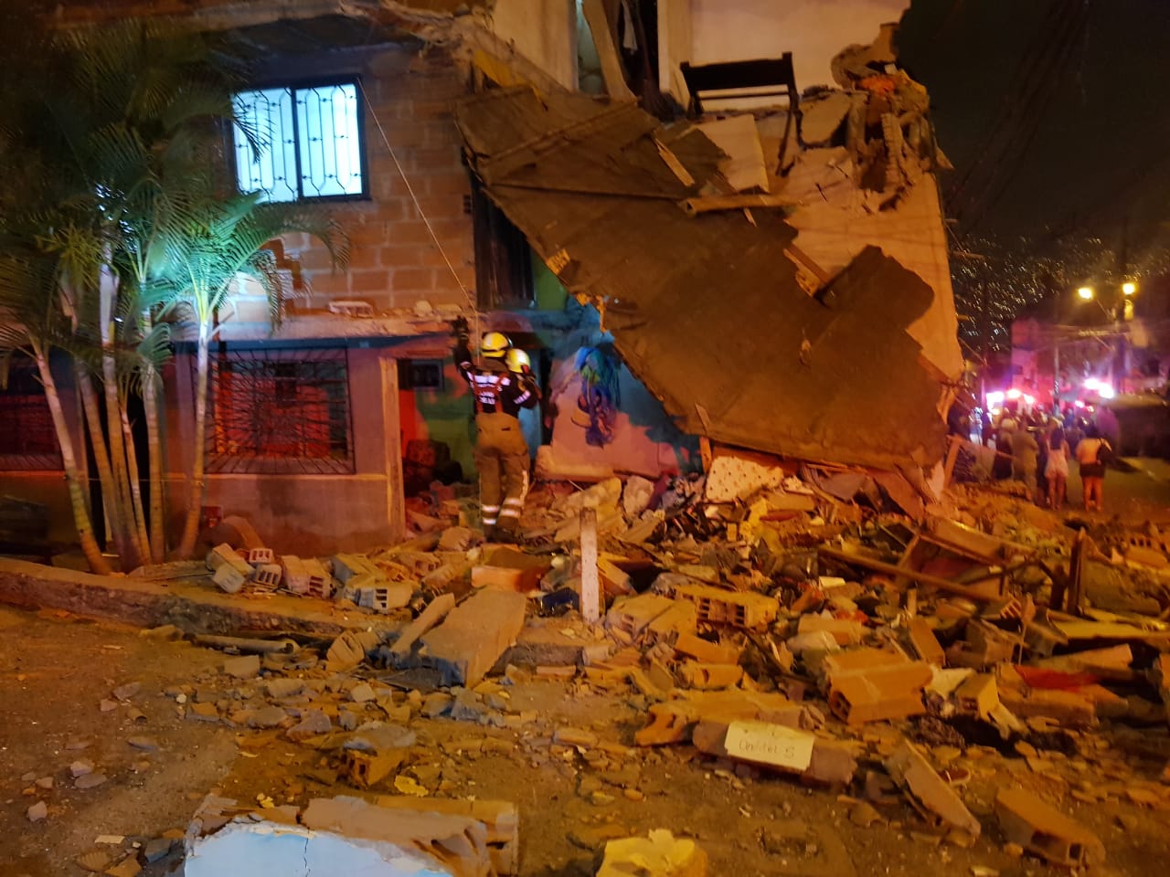 Nueve personas heridas y 40 casas afectadas tras explosión en Robledo, Medellín