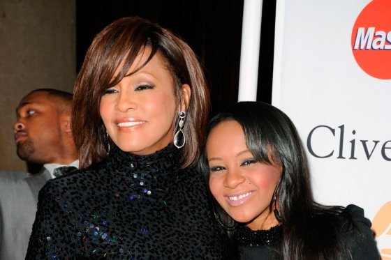 Hija de Whitney Houston, encontrada inconsciente