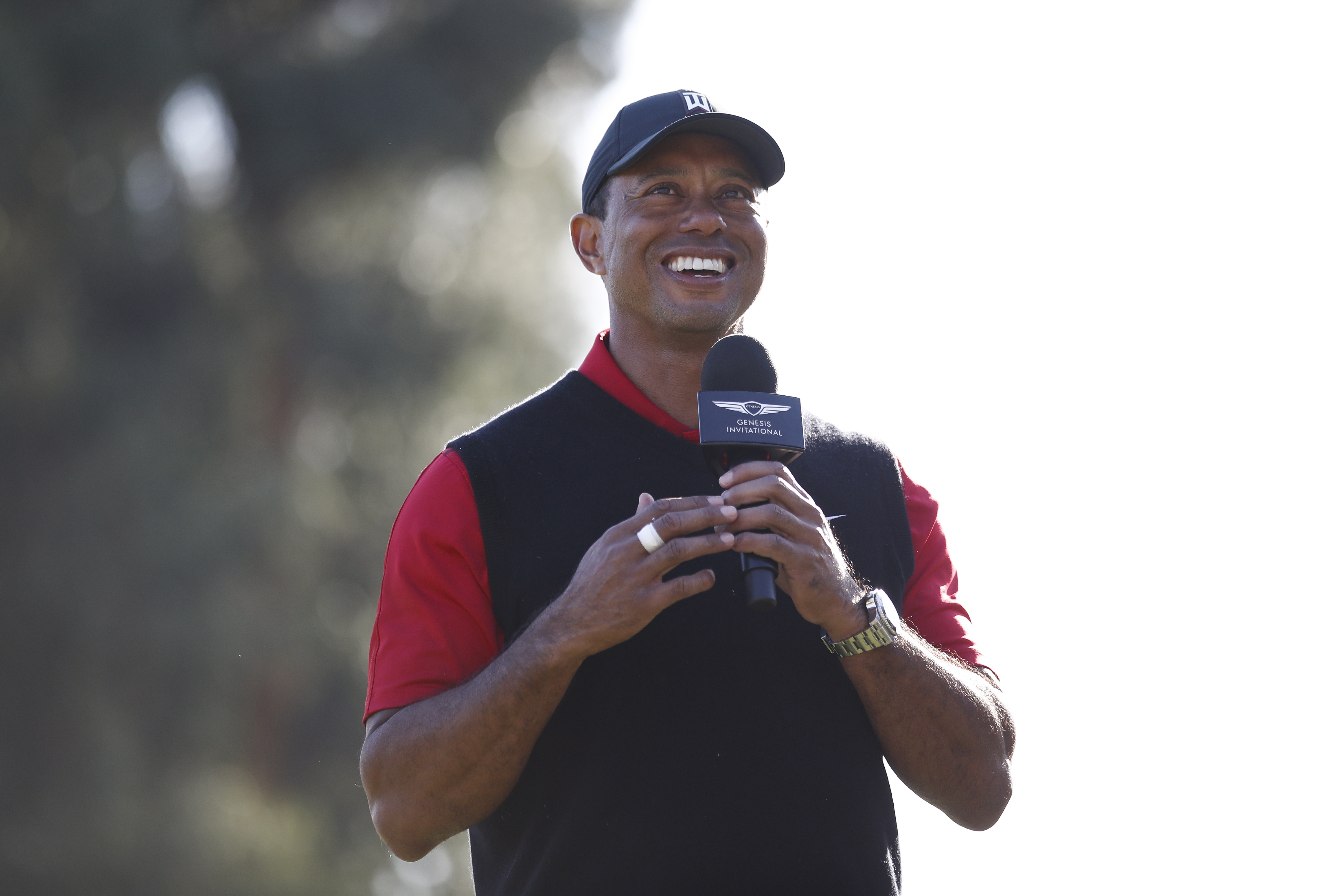 Los Angeles (United States), 19/02/2023.- US golfer Tiger Woods speaks during a trophy ceremony for Spanish golfer Jon Rahm at the Genesis Invitational at the Riviera Country Club in Los Angeles, California, USA, 19 February 2023. (Estados Unidos) EFE/EPA/CAROLINE BREHMAN