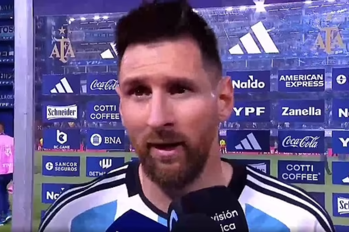 Messi critica a jugador de Uruguay: “Tiene que aprender a respetar”