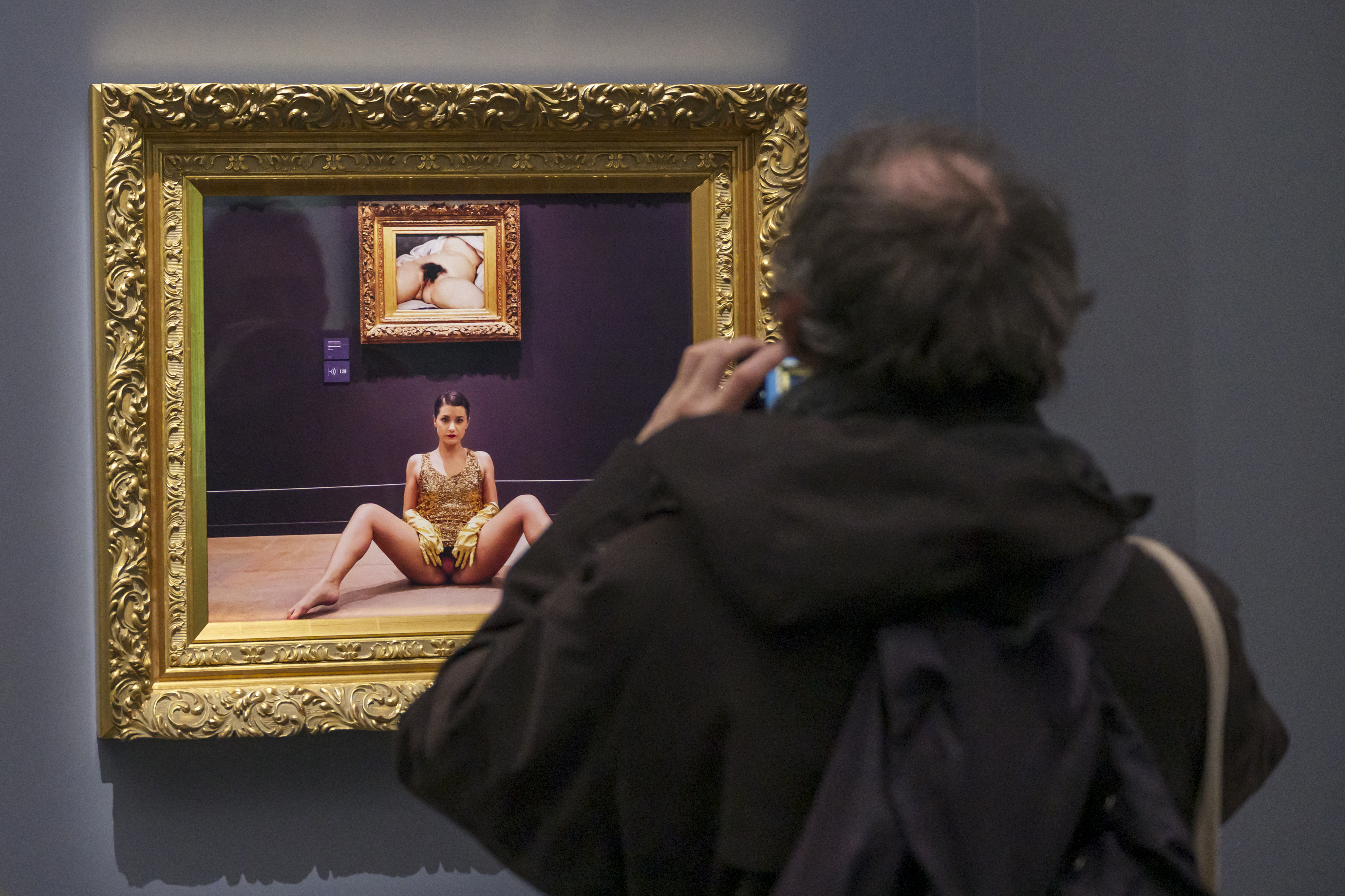 Arrojan pintura roja al cuadro “El origen del mundo” de Courbet en un museo francés