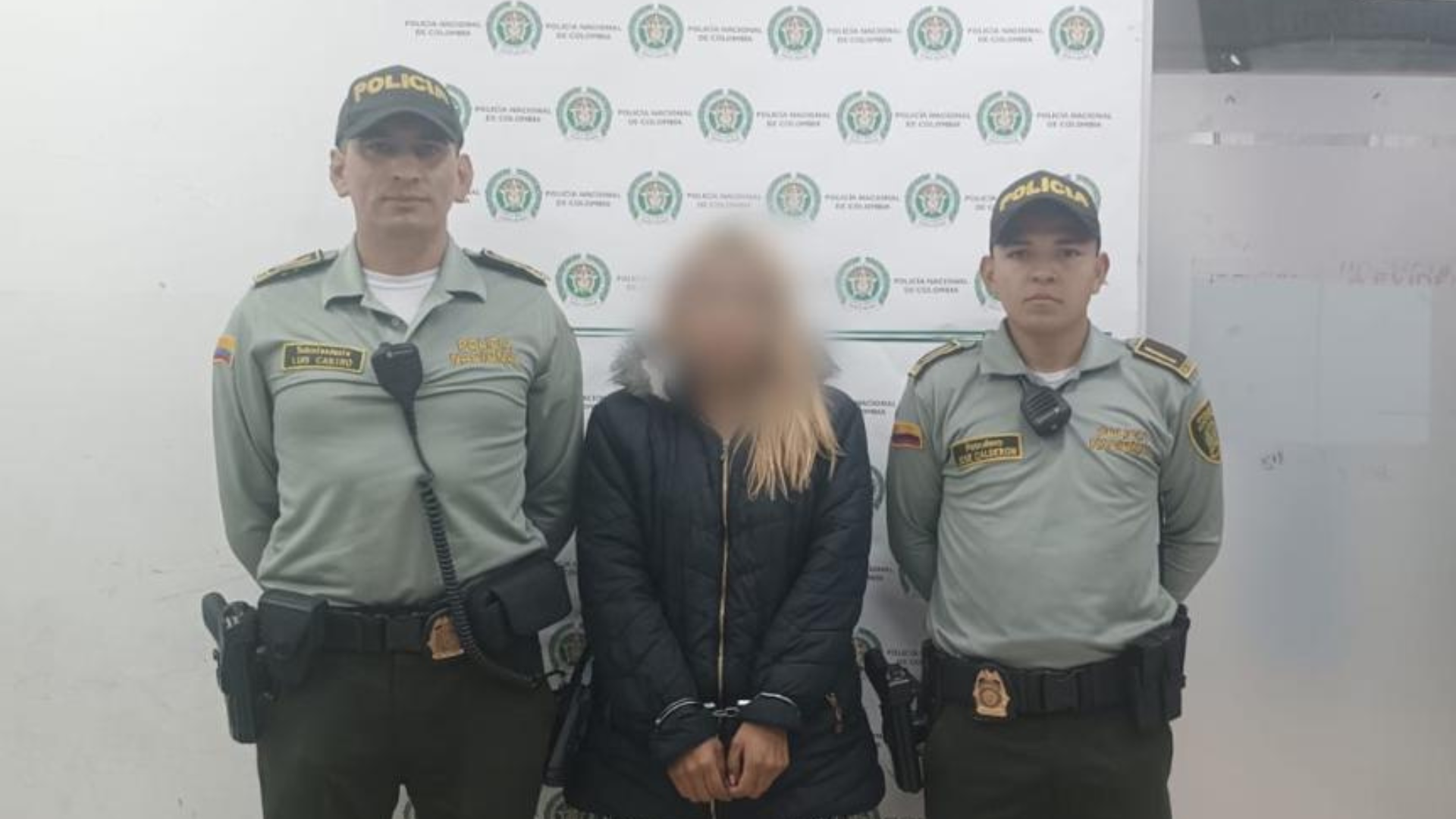 Fue capturada in fraganti mujer dedicada al cosquilleo en buses del Sitp