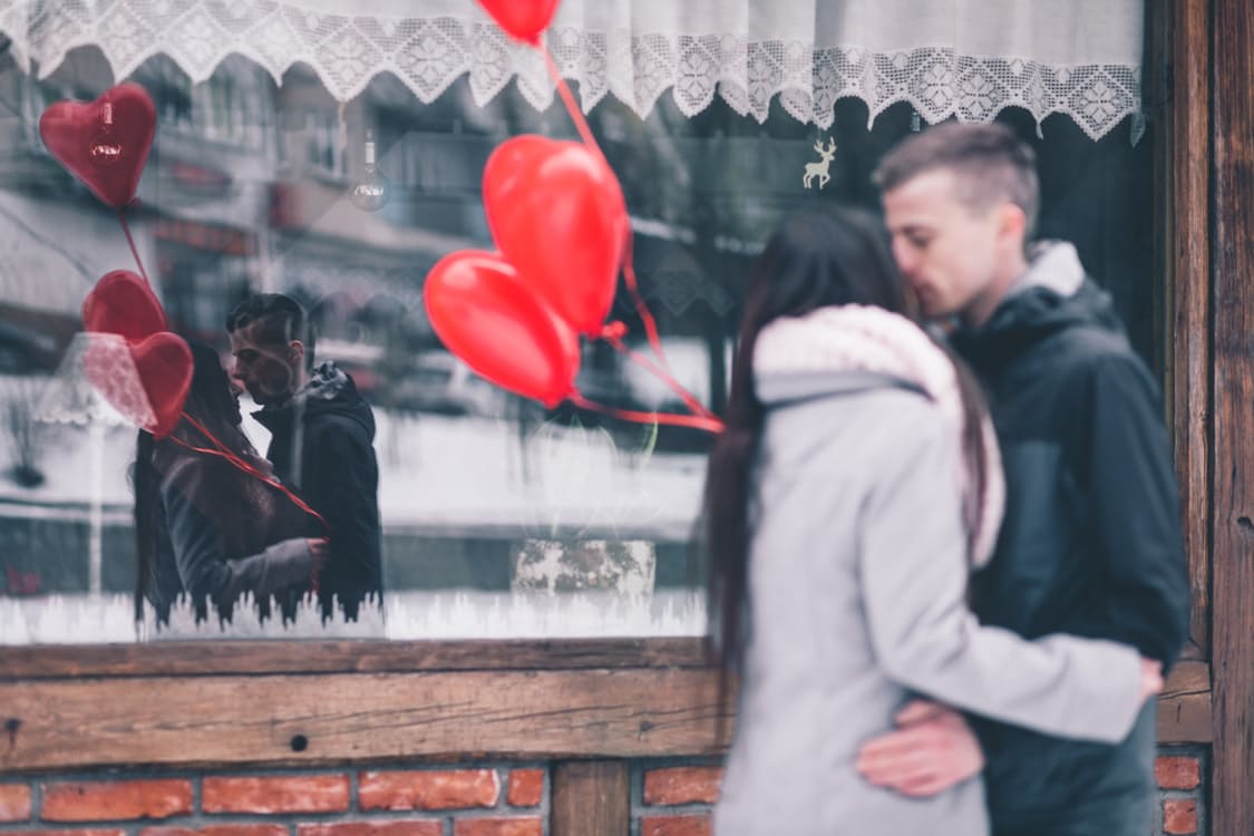 Si no sabes qué regalar en San Valentín te damos ideas en tendencia para sorprender a tu pareja.
