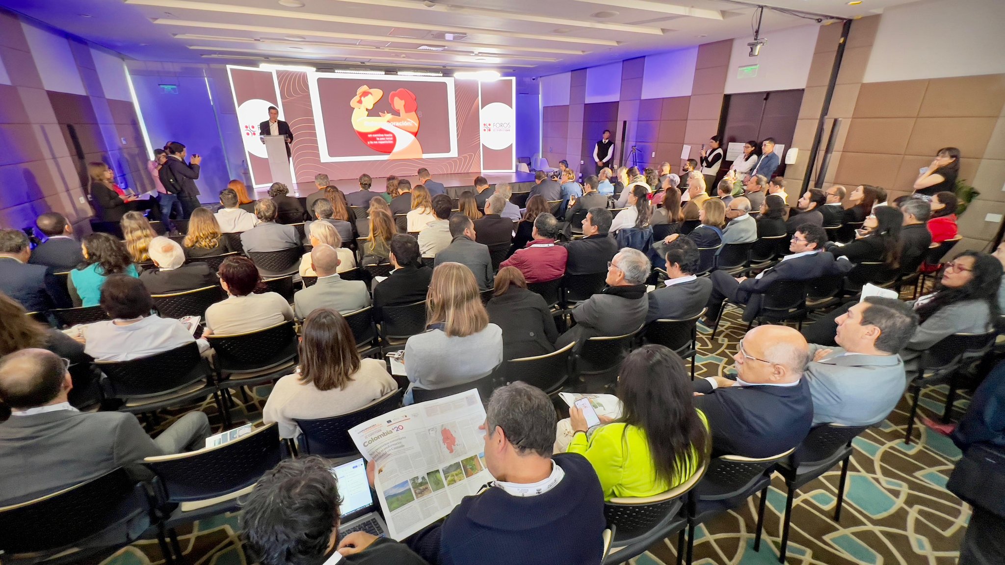 Foro sobre paz total y reincorporación.