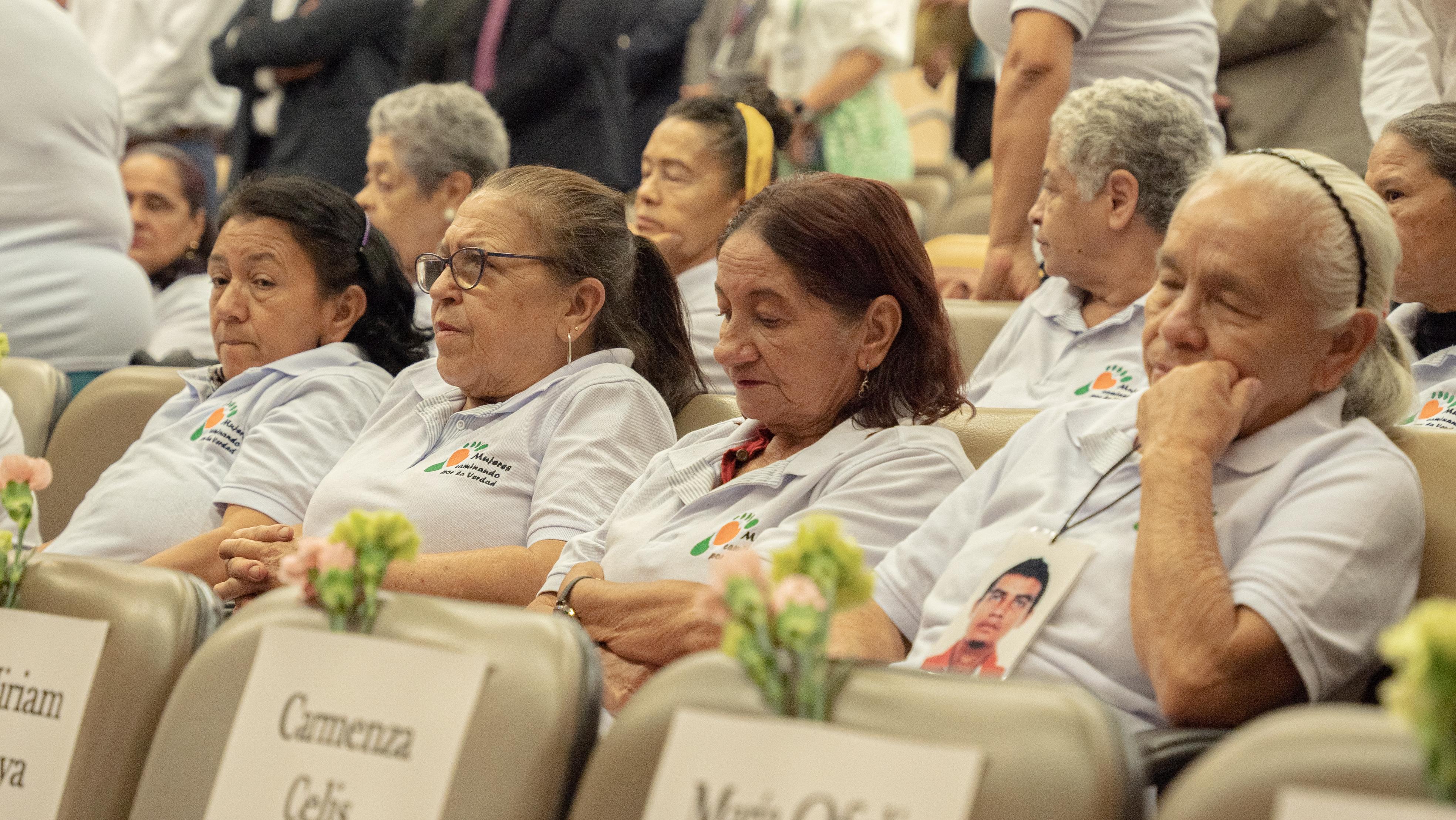 Mujeres de la Comuna 13 de Medellín celebran aprobación de la reparación colectiva