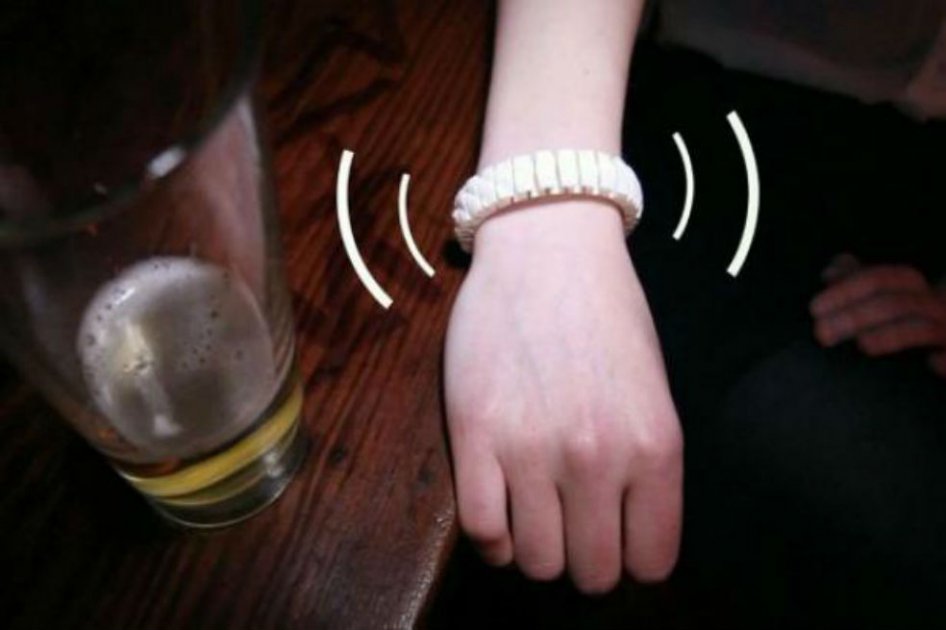 Pulsera inteligente "Vive", alerta cuando una persona se ha pasado de tragos. 