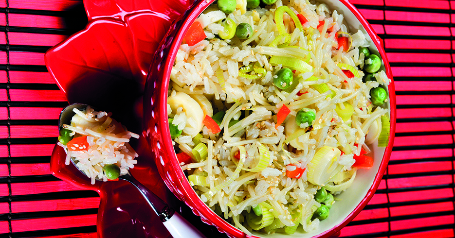 Receta del día: arroz freido con arveja, palmitos y fideos
