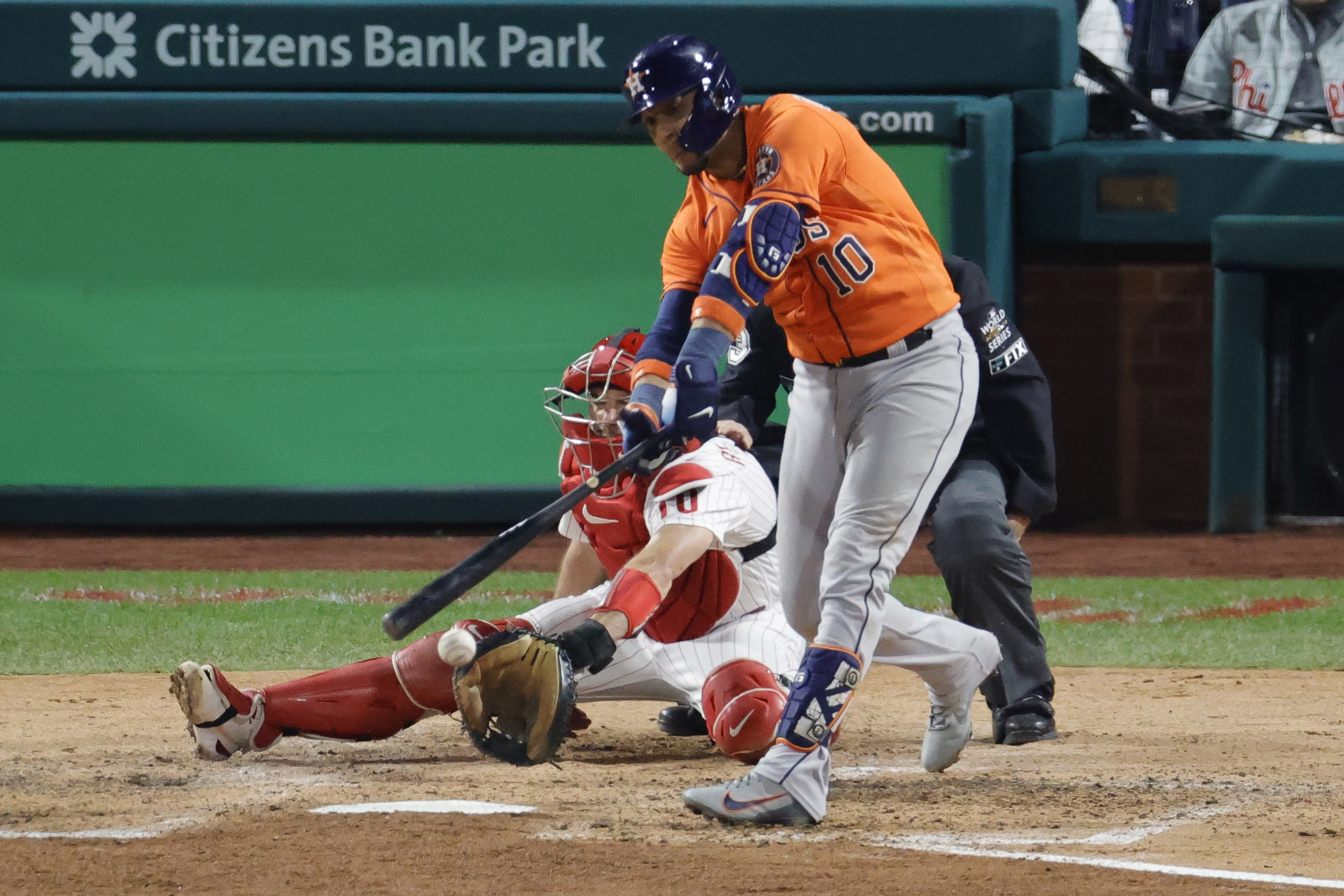 Los Astros vencieron a Filis e igualaron la Serie Mundial de béisbol