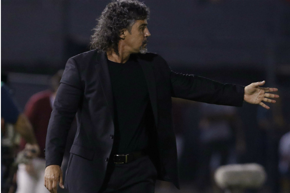 Leonel Álvarez debutó con triunfo en Cerro Porteño por la Sudamericana