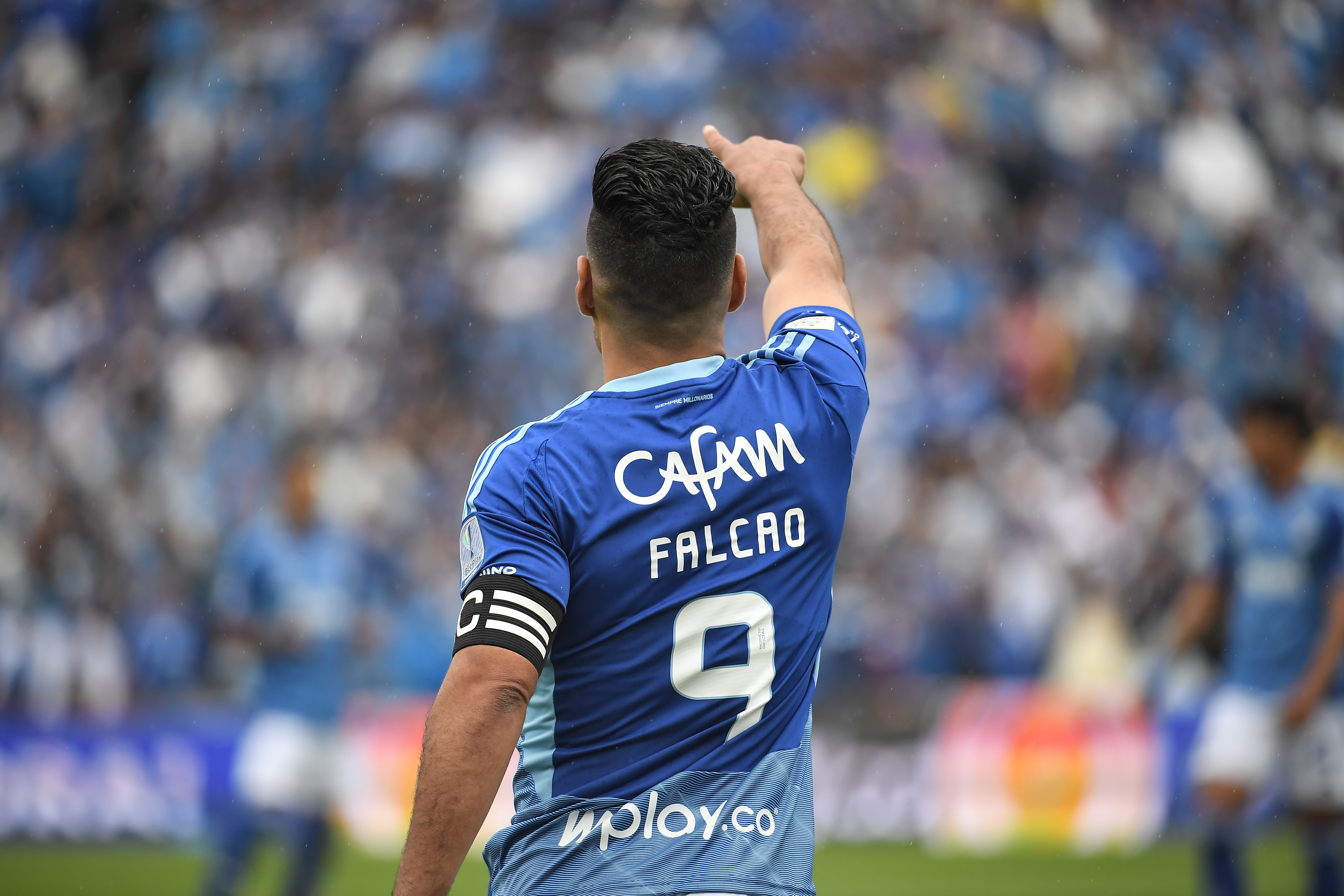 Millonarios le ganó a Santa Fe con gol de Falcao García y dormirá líder
