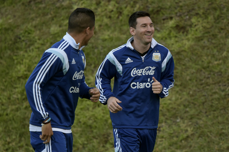 Con Messi inspirado, Argentina llega a los octavos de final