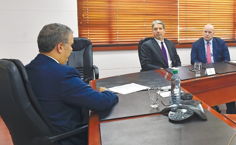 Detalles del desayuno entre Whitaker y congresistas