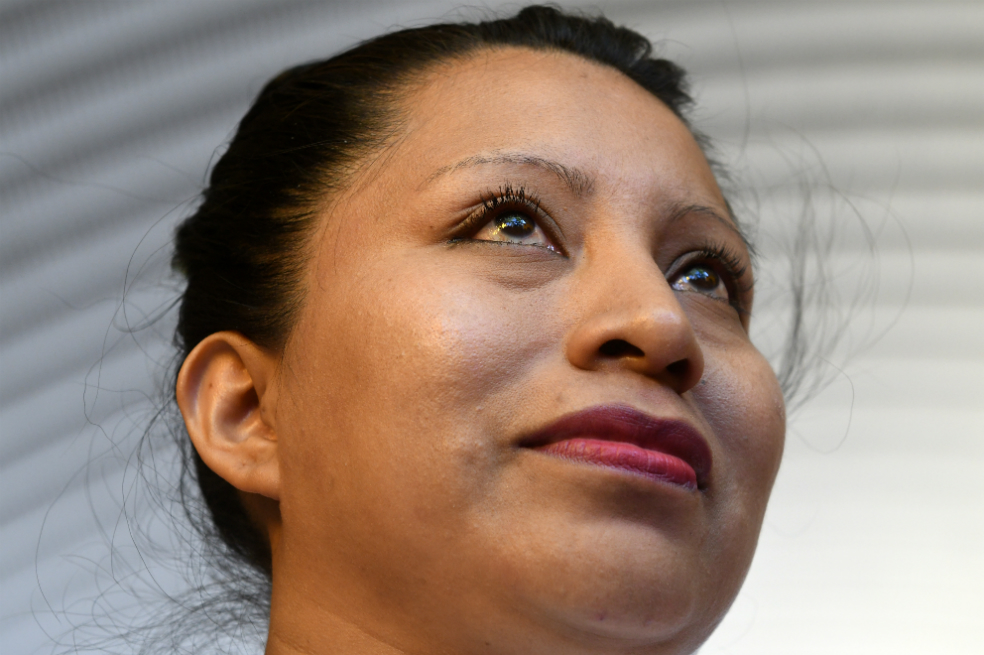 Liberan a mujer condenada por aborto en El Salvador