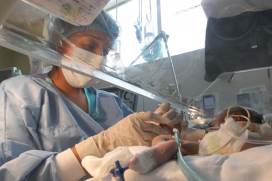 En coma inducido mujer contagiada con rabia para salvar su vida y la del bebé