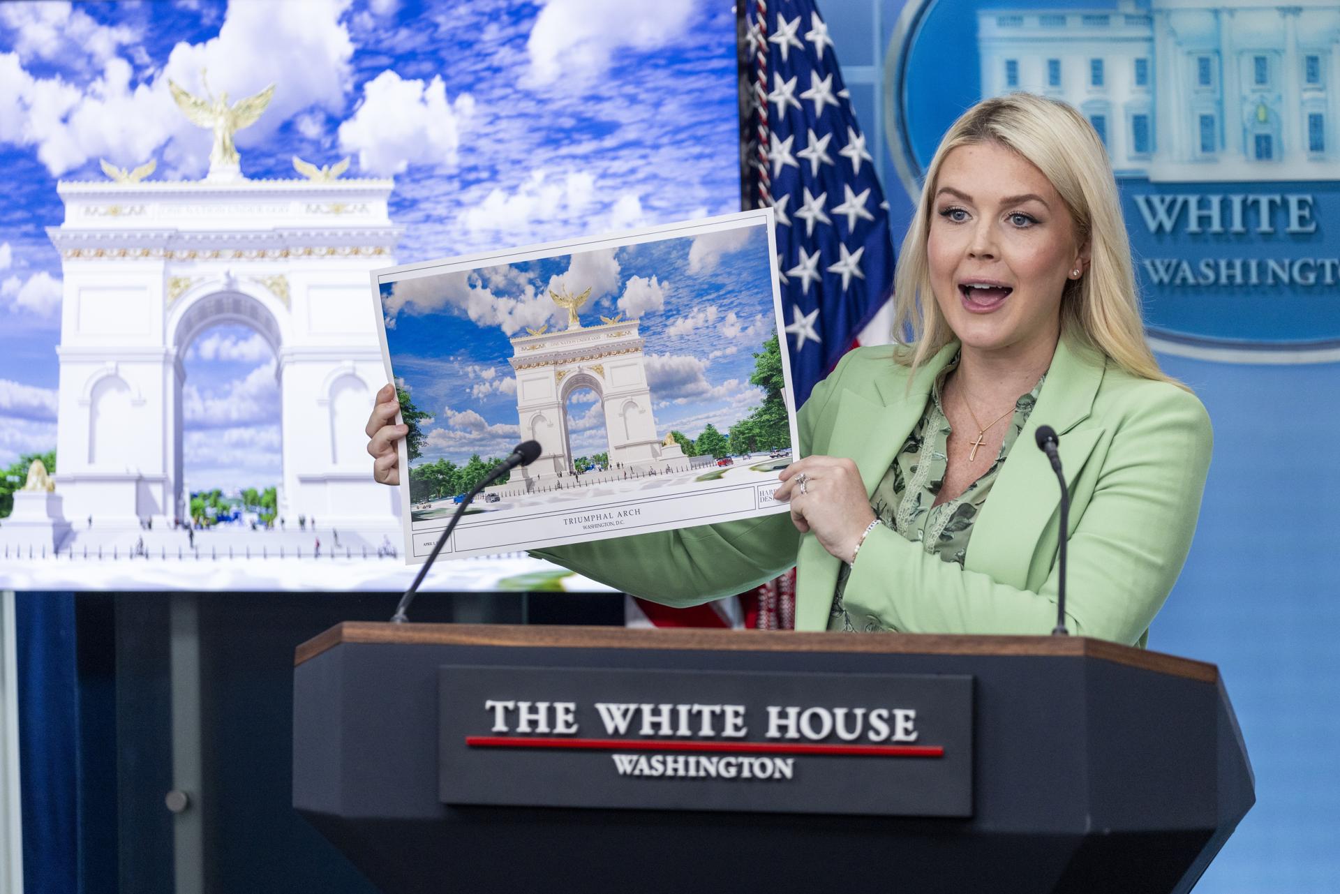 WASHINGTON (United States), 15/04/2026.- White House Press Secretary Karoline Leavitt holds up an illustration of the Triumphal Arch that President Trump is submitting plans to build during a press briefing at the White House in Washington, DC, USA, 15 April 2026. EFE/EPA/SHAWN THEW
