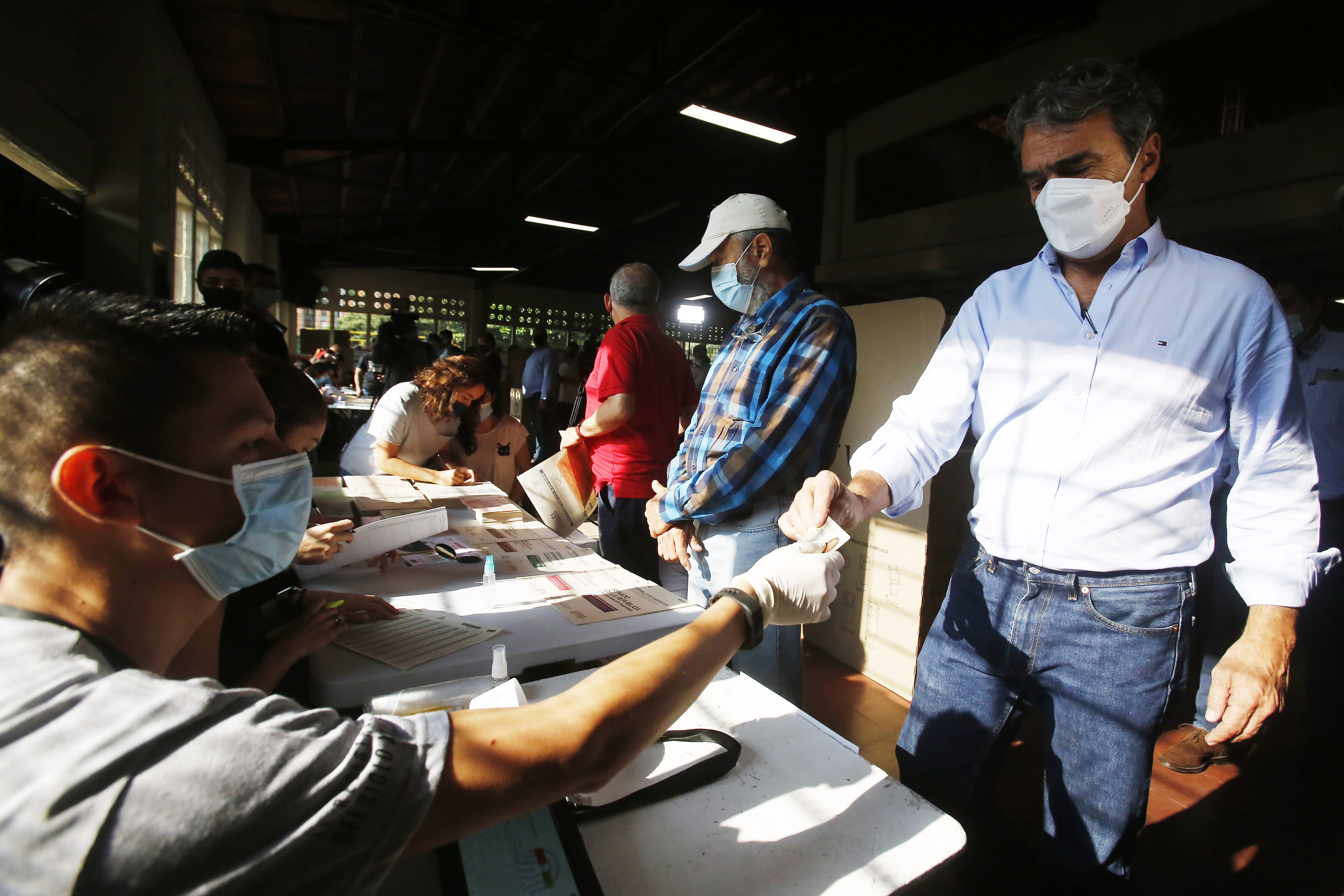 Así votaron algunos candidatos y precandidatos presidenciales