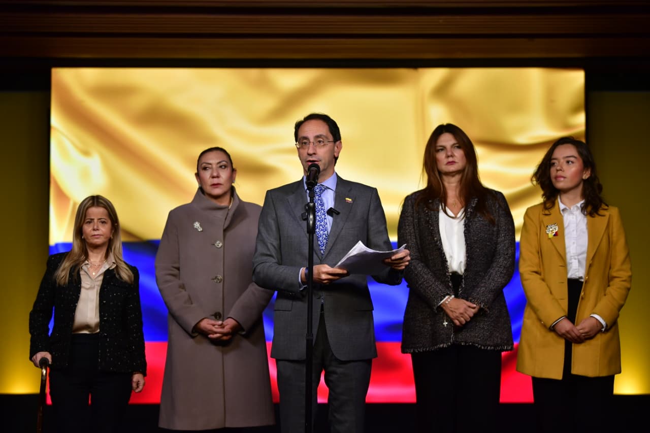 Cita de empalme inició con roces: así fue encuentro entre equipos de Petro y De la Espriella