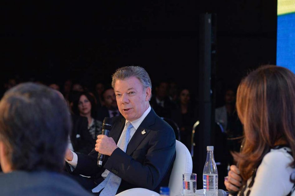 Santos plantea reforma para tener un sistema tributario amigable