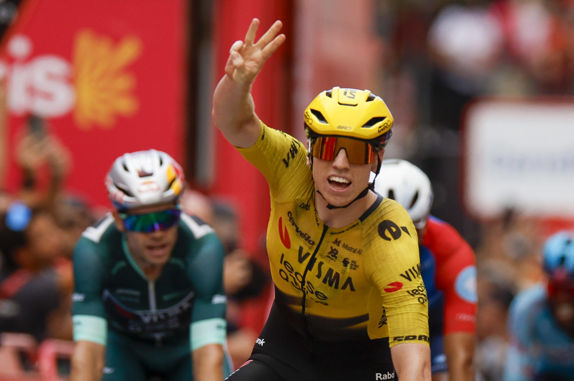Vuelta a España 2026: El británico Matthew Brennan ganó la etapa 11 en el esprint final