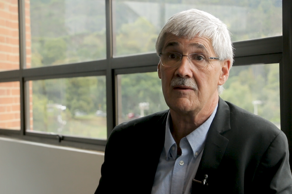 Hay que asumir “diálogos improbables”: John Paul Lederach
