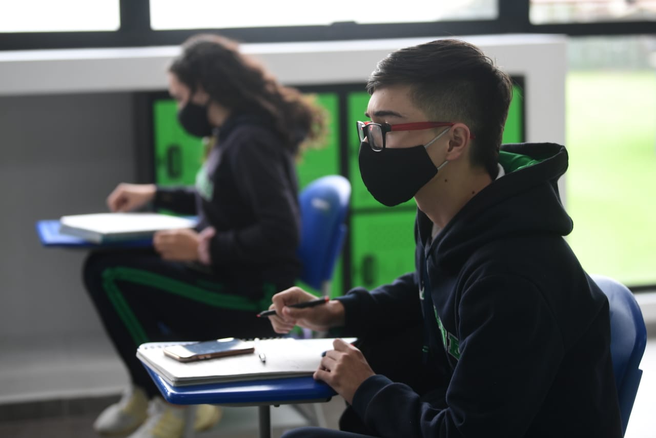 ¿Por qué es urgente el retorno a las clases presenciales en Bogotá según la Veeduría?