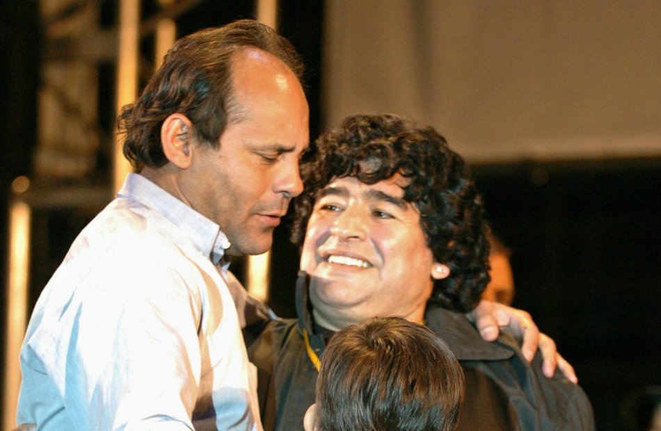 Roberto Cabañas y Diego Maradona, ídolos de Boca Juniors. / Archivo EFE