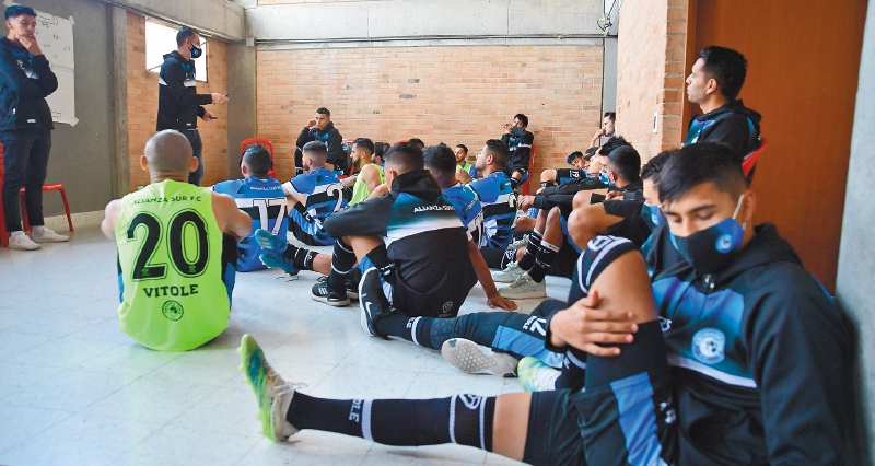 Alianza Sur en la charla técnica previa que se da en los camerinos adecuados para el torneo. /Óscar Pérez