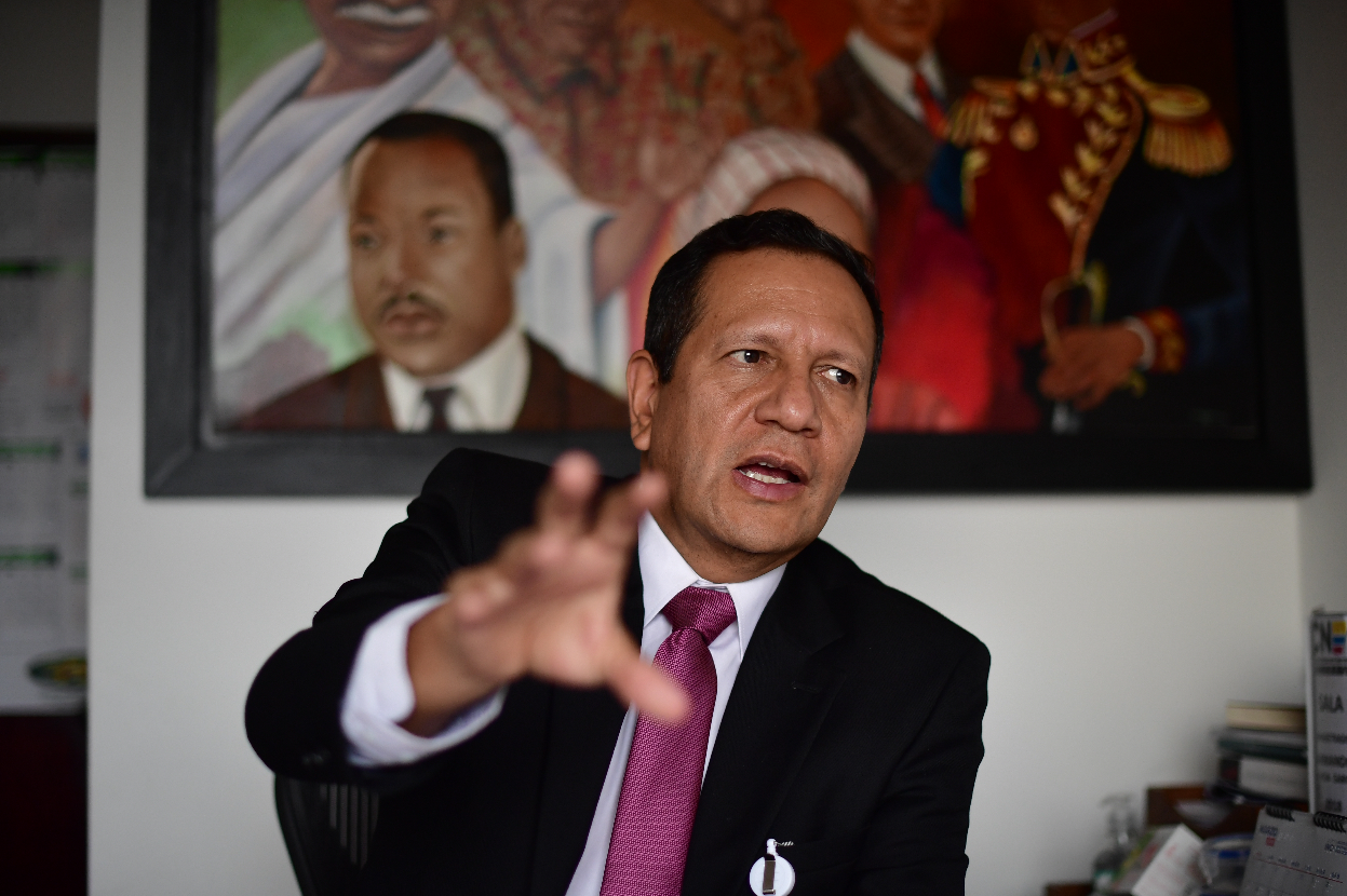 “Invito a Santos y a Zuluaga a que acepten que se revoque la caducidad”: Luis G. Pérez, magistrado del CNE