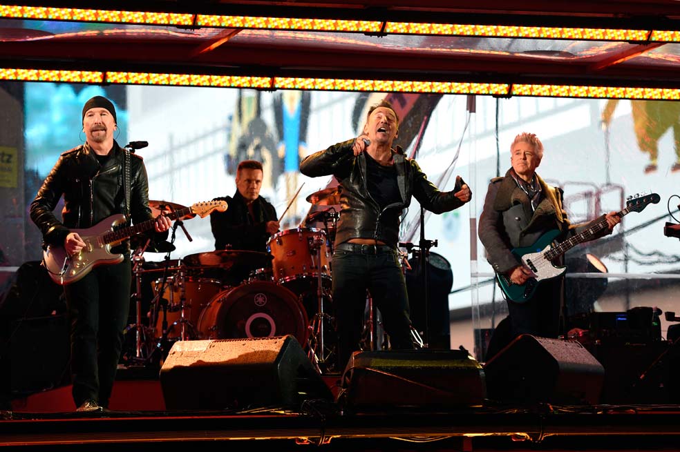 Bruce Springsteen y Chris Martin cantan con U2 en Nueva York