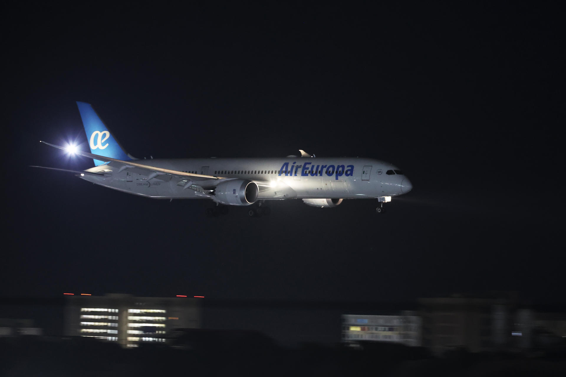 Primer vuelo desde Europa llega a Venezuela: se reactivan los viajes tras salida de Maduro