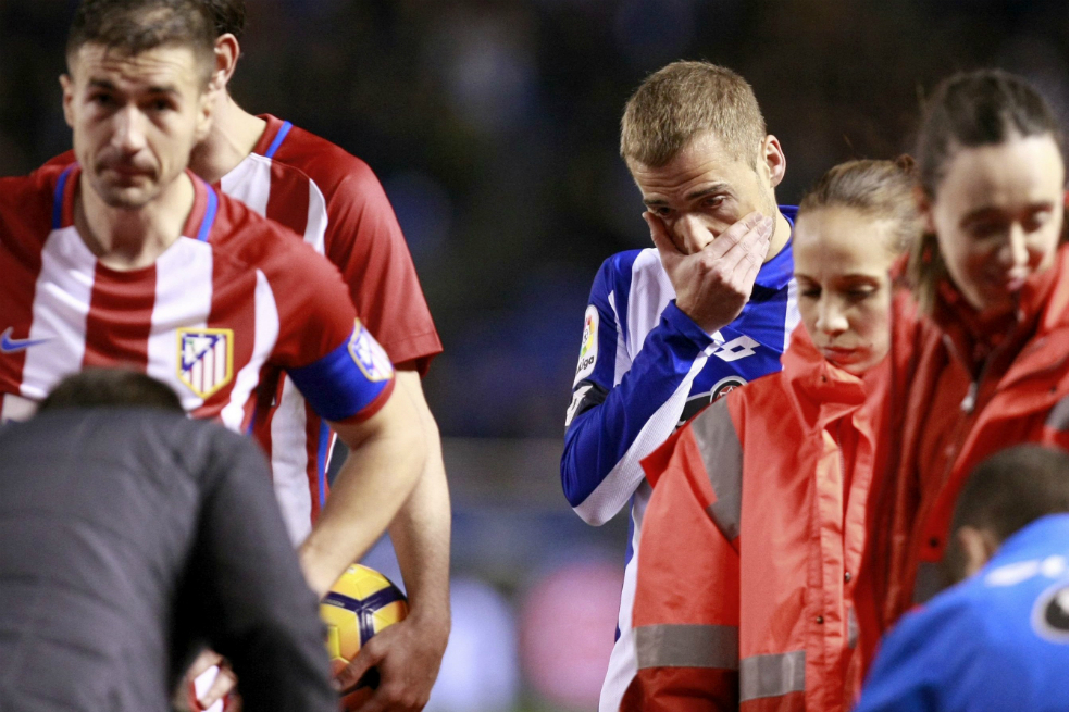 El impresionante golpe que recibió el «Niño» Torres en el empate del Atlético y La Coruña