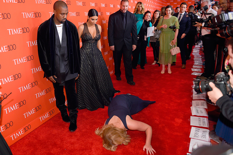Broma a Kim Kardashian y Kanye West