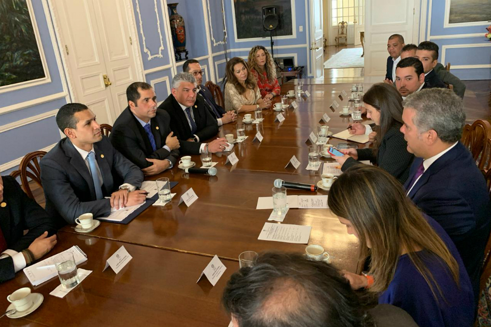Presupuesto Distrital por $25 billones, es más alto en los últimos años.Apropiación de $232 mil millones para la construcción del Hospital de Usme que beneficiará a cerca de 400 mil habitantes del sur de la ciudad.Asignación de $232 mil millones para la construcción del nuevo Hospital Santa Clara.Vigencias futuras excepcionales por más de $369 mil millones destinados a la creación de instituciones educativas que operarán en concesión en las localidades de Usme, Ciudad Bolívar, Bosa y Kennedy.Cupo de endeudamiento para la construcción de la Primera Línea del Metro de Bogotá hasta por $10 billones.Bogotá Productiva las 24 HorasImplementación de medidas que promueven la Movilidad Eléctrica para el Sistema Integrado de Transporte Masivo y SITP.Reunión Asociación Concejos Ciudades Capitales con el Presidente, Iván Duque.CortesíaCreación Comisiones de Seguimiento 