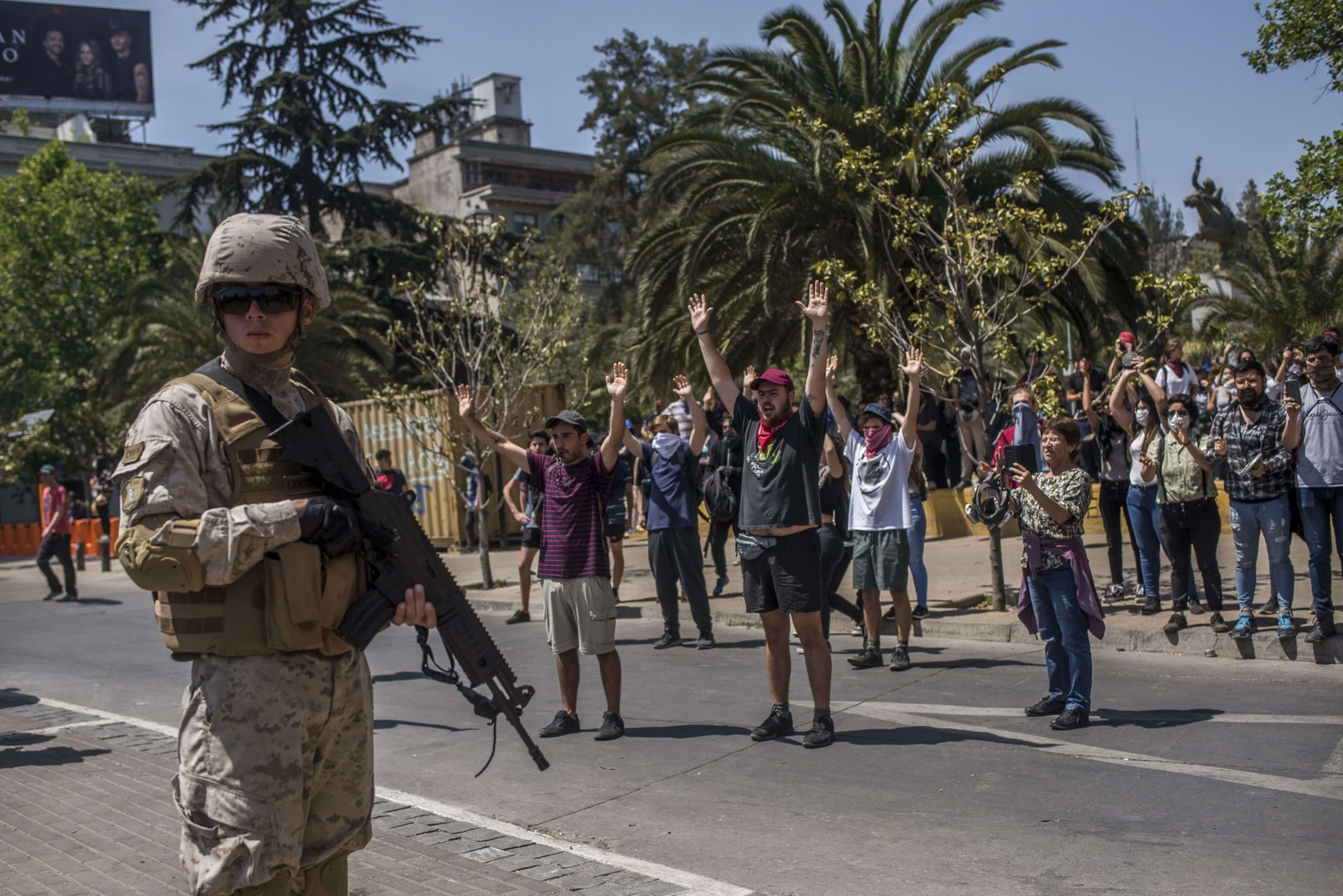 Producción industrial de Chile cae, protestas afectan economía