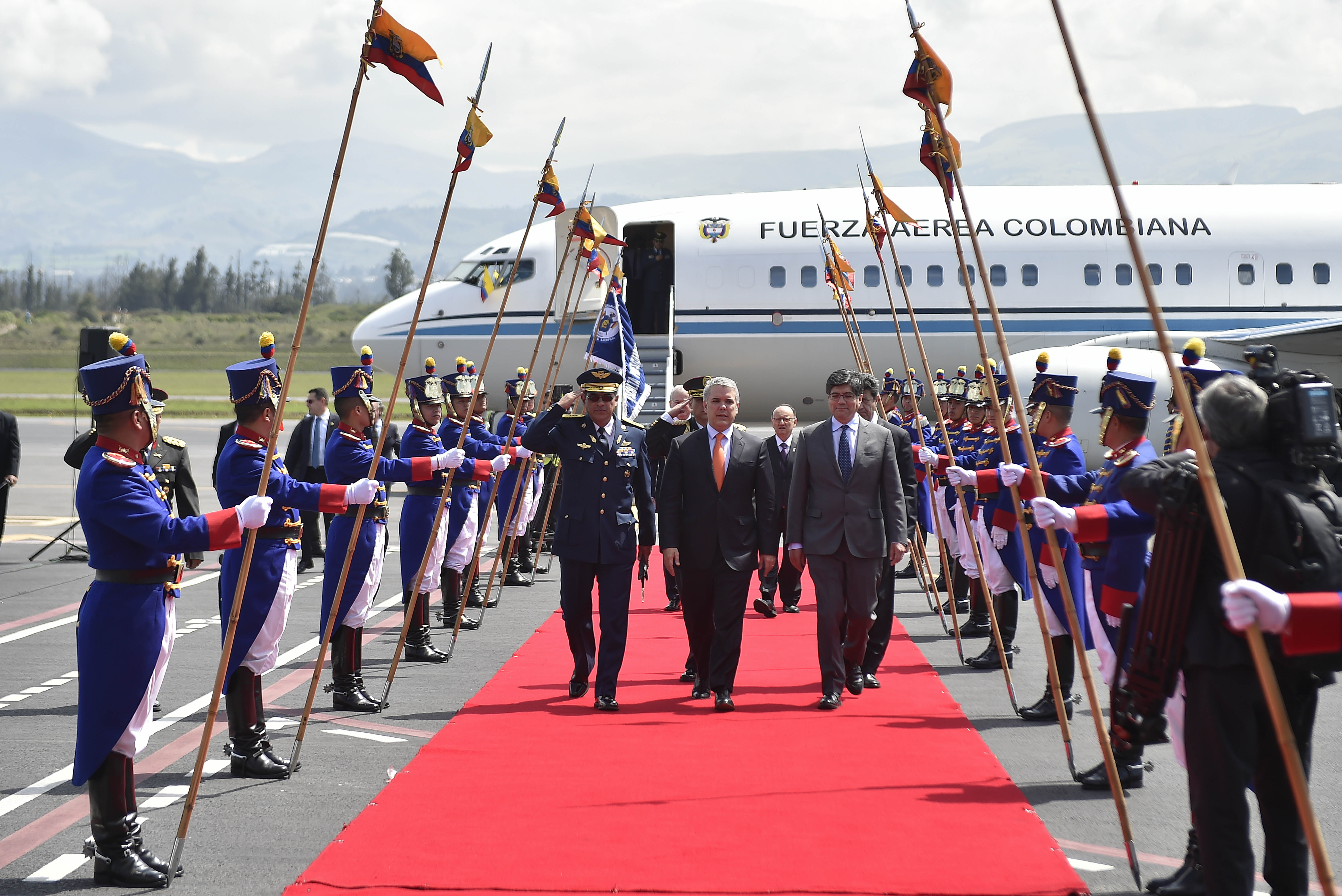 Duque aterrizó en Ecuador para abordar temas fronterizos con Lenín Moreno