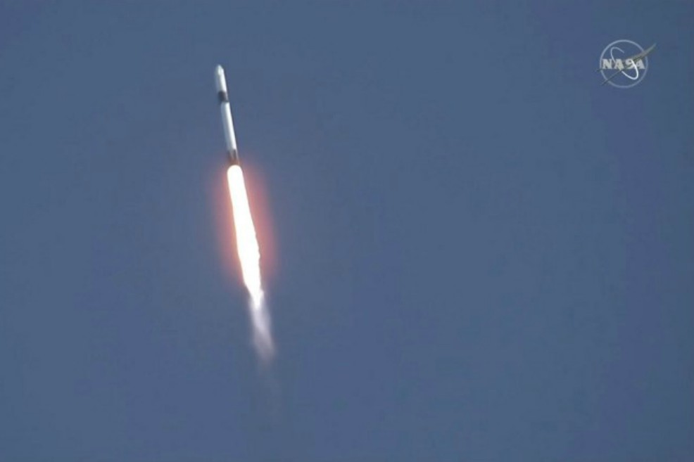 Cápsula de SpaceX presenta falla durante pruebas