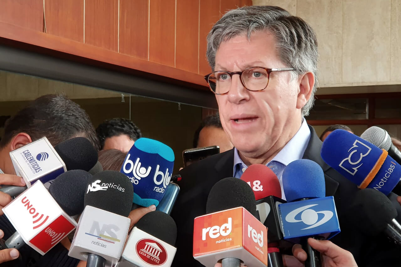 Vivanco advierte de líos bilaterales si equipos donados por EE. UU. fueron usados para chuzadas