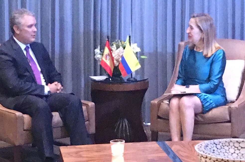 Presidenta del Congreso español se reúne con Duque previo a su investidura