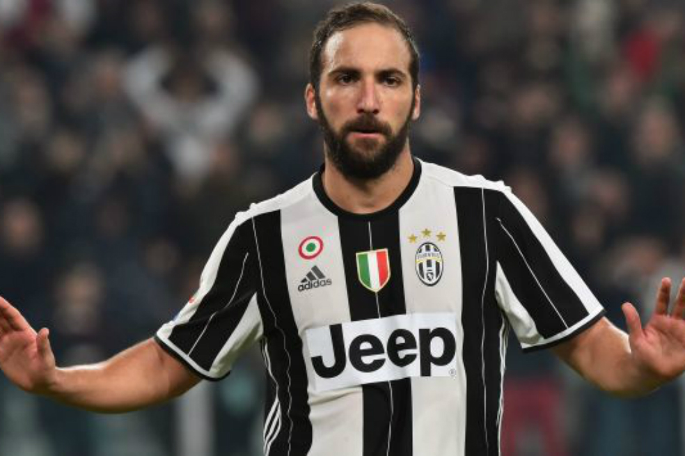 Higuaín regresa a Nápoles y le espera un ‘infierno’