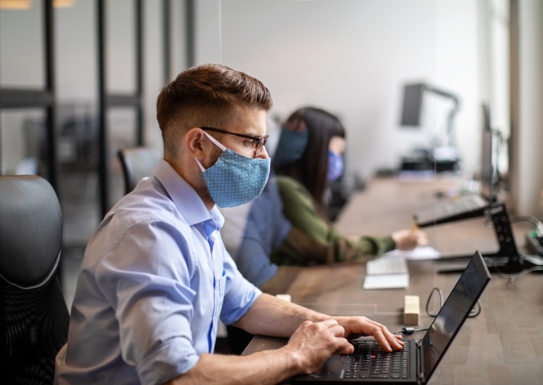 No todos los positivos por COVID-19 generan incapacidad laboral: Mintrabajo
