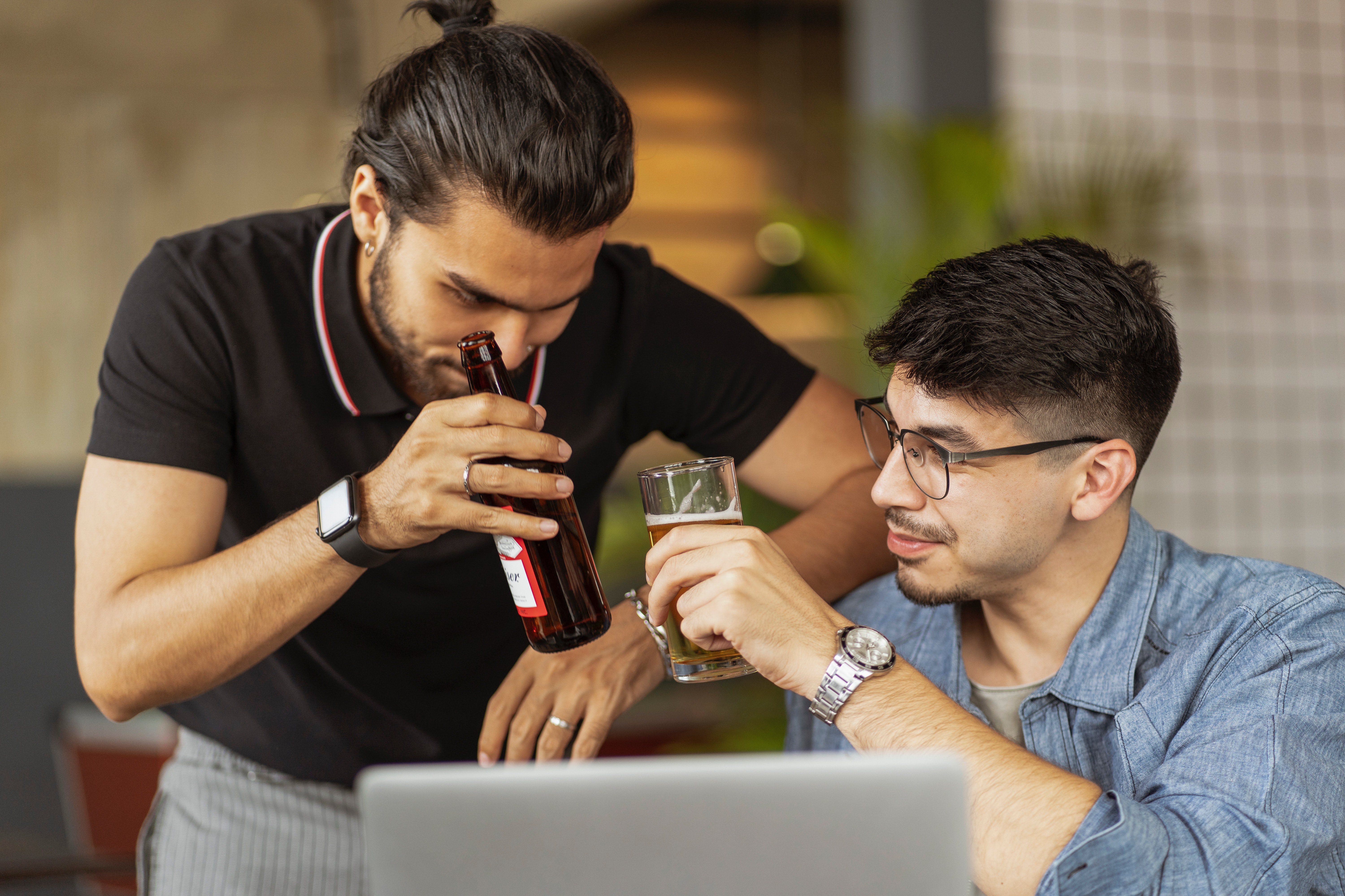 Cinco alimentos que debería comer antes de beber alcohol