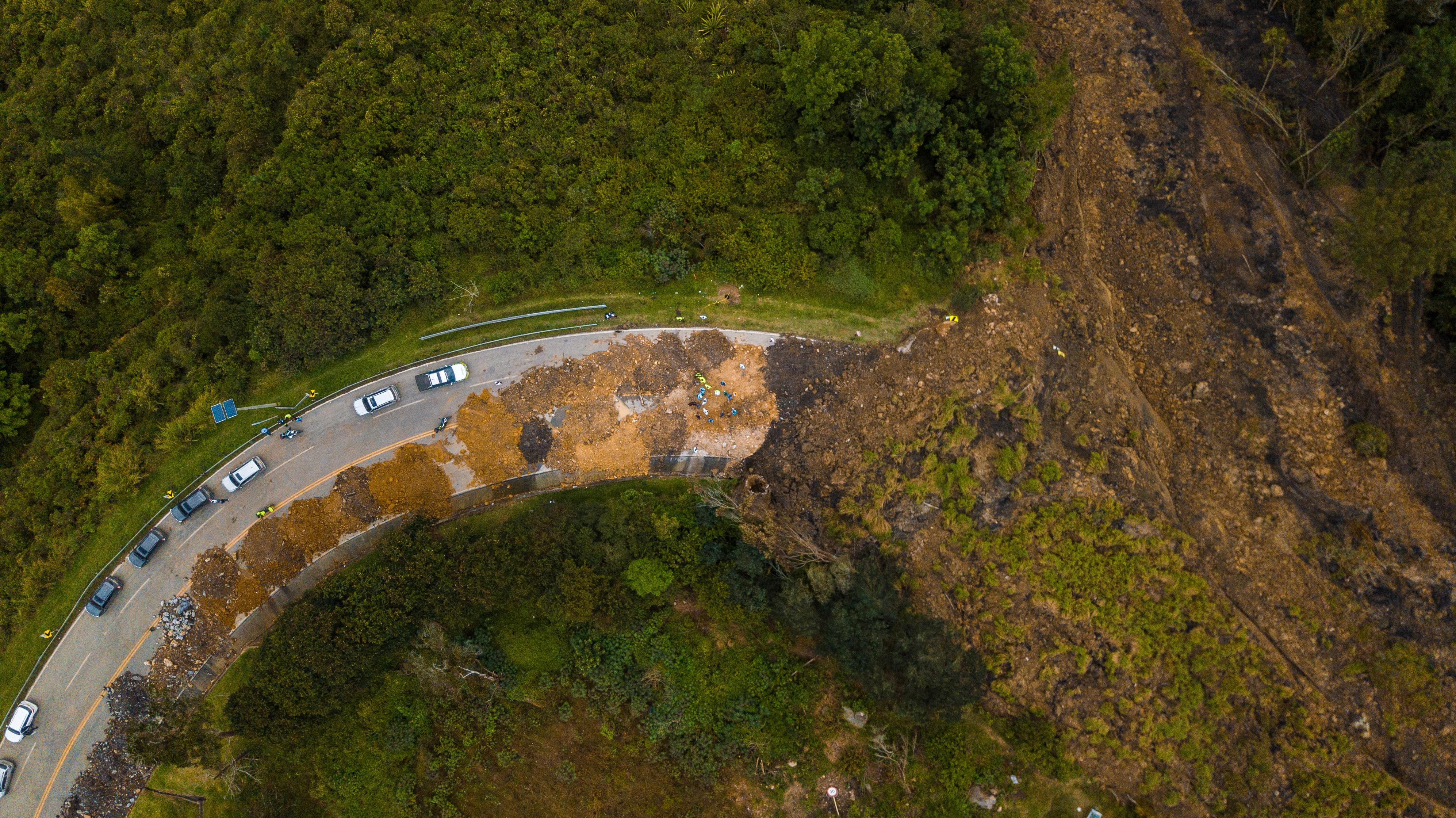 ¿Por qué hay tantos derrumbes en la vía al Llano? Coviandina planteó una solución