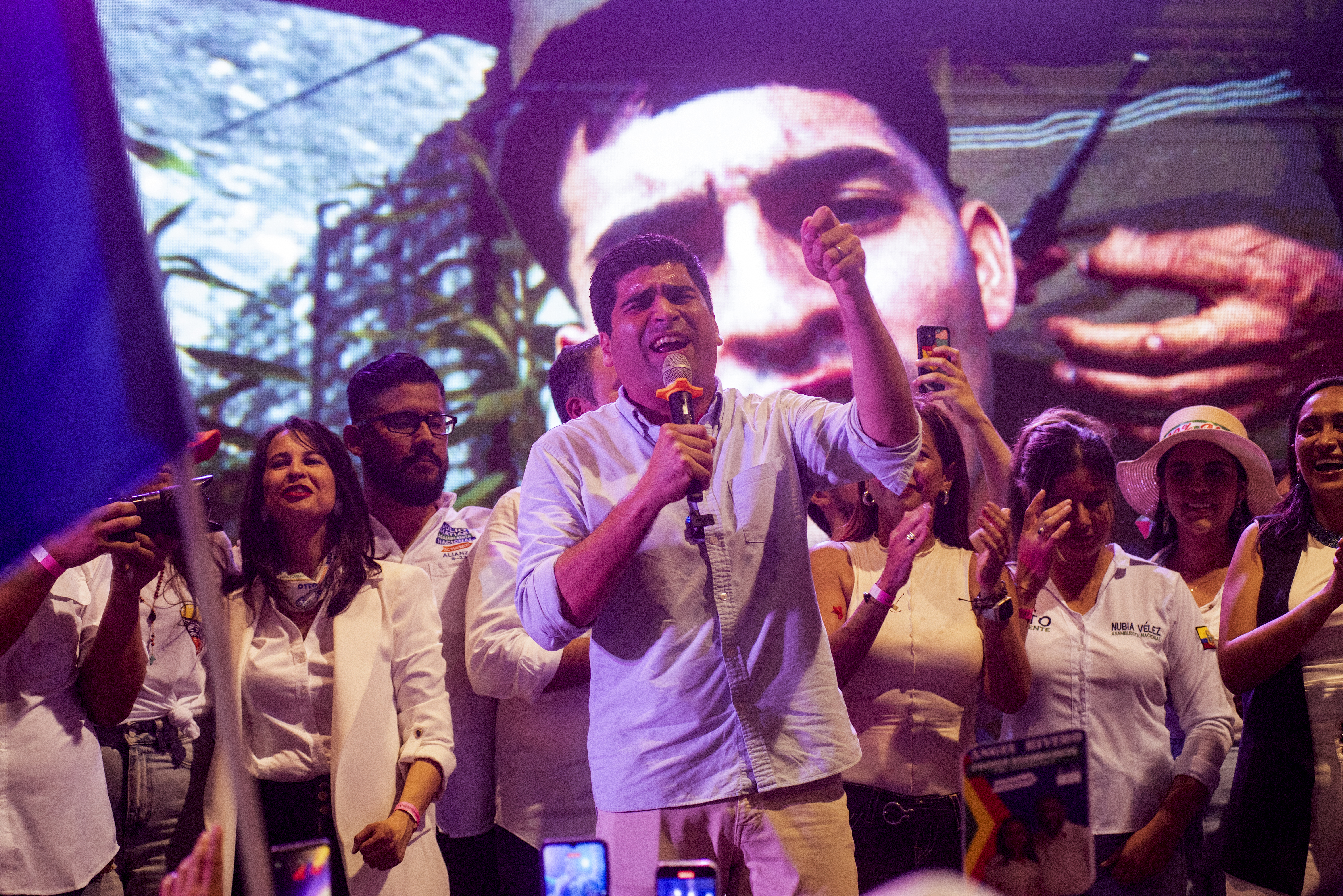Ecuador: otro candidato y un alcalde denuncian balaceras antes de elecciones