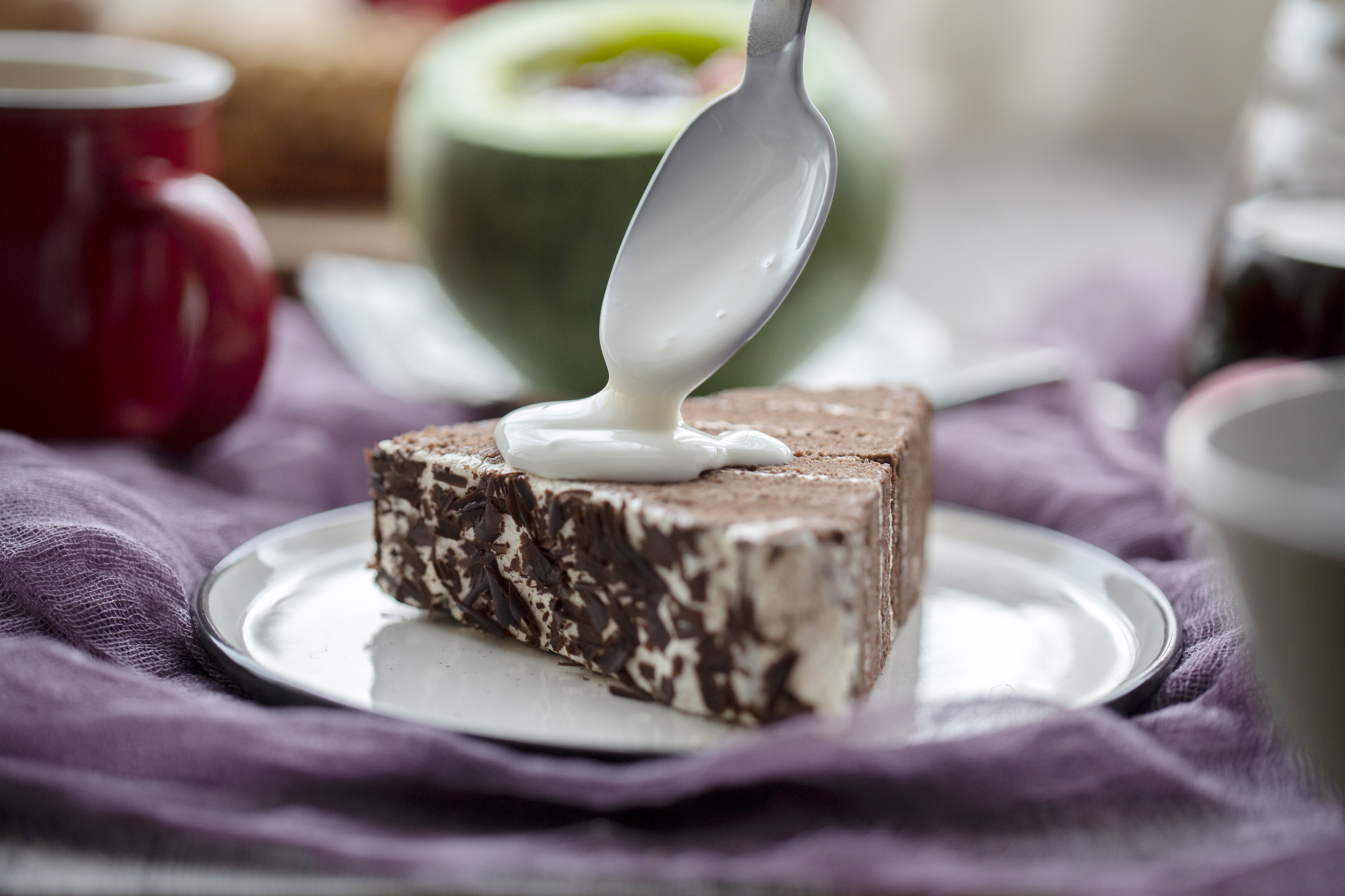 Tres ingredientes para preparar un pastel de yogur