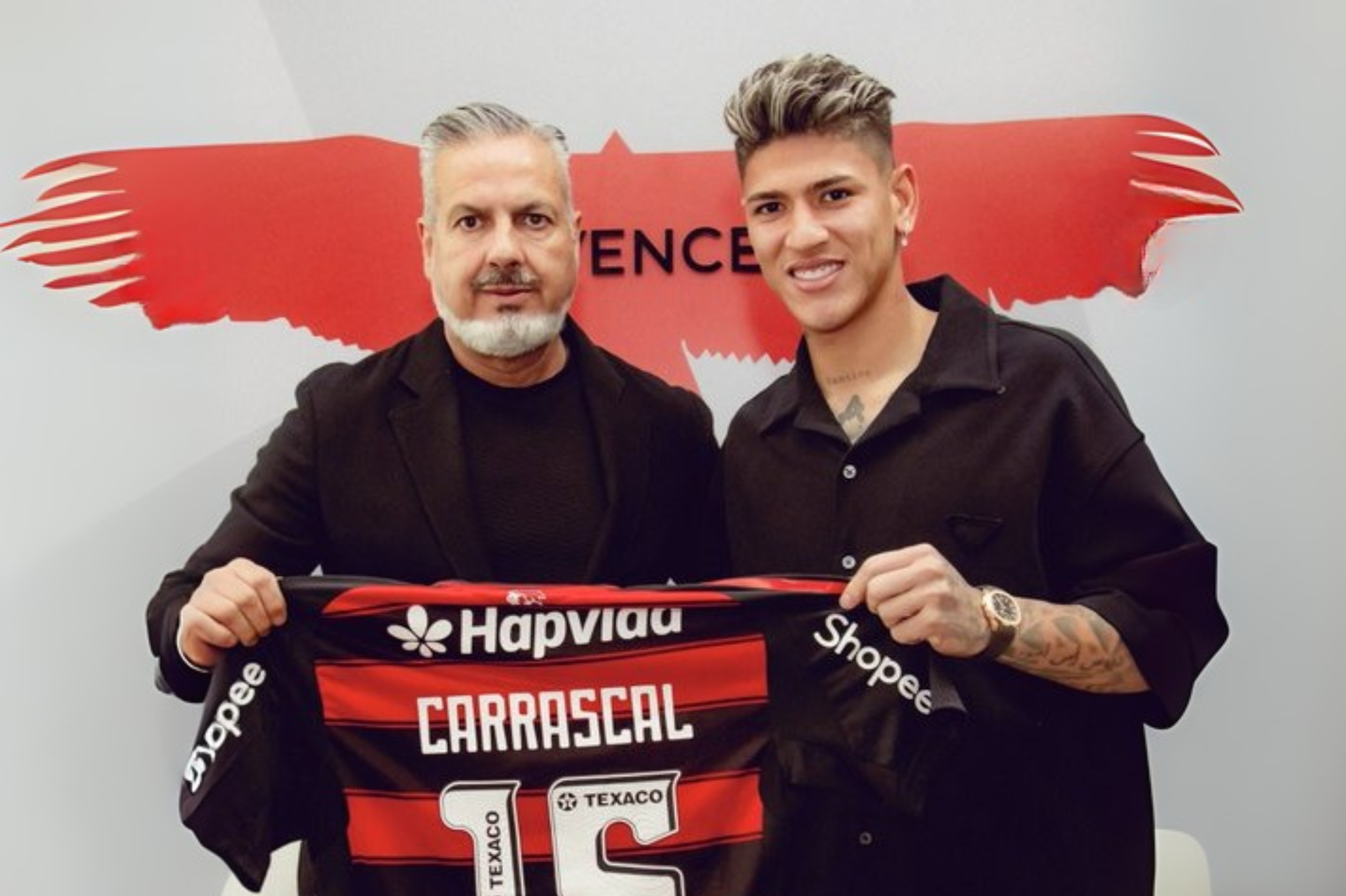 Jorge Carrascal, con su nueva camiseta en Flamengo.