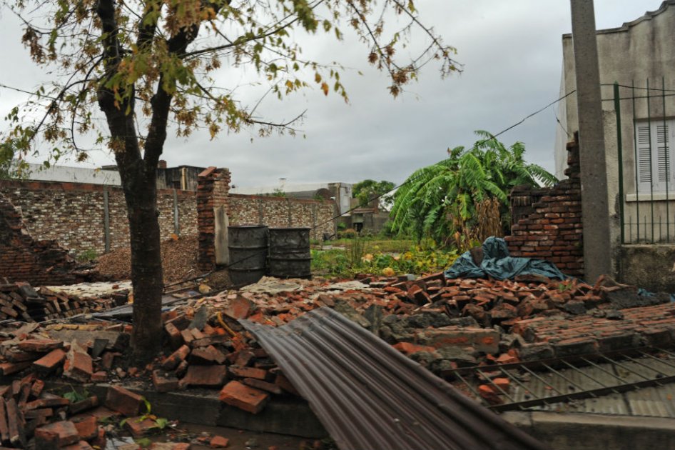 El presidente de Uruguay, Tabaré Vázquez, decretó duelo nacional por el fallecimiento de cuatro personas a causa de un tornado que azotó a la ciudad uruguaya de Dolores, en el departamento (provincia) de Soriano. /EFE