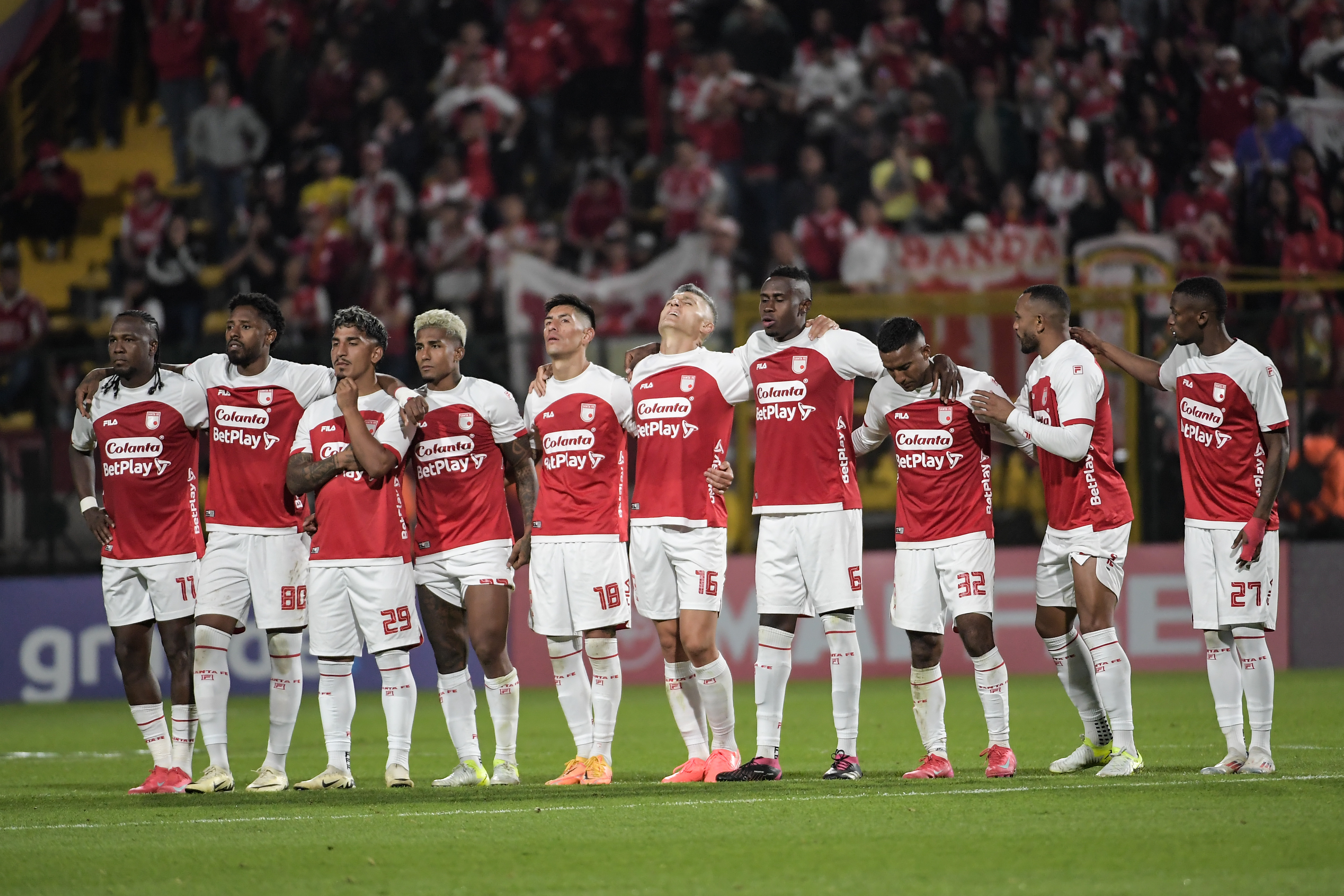 Partido entre Independiente Santa Fe y Deportes Iquique de Chile en el Estadio de Techo por la fase previa de la Copa Libertadores
