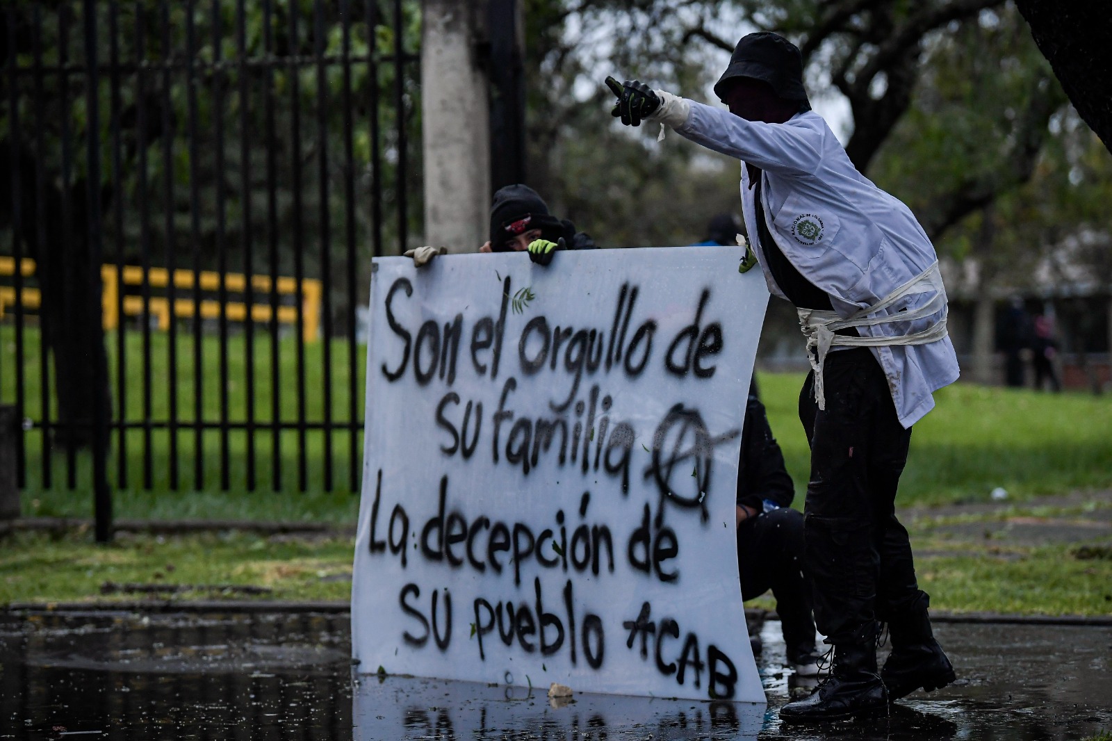 Sin embargo, la sesión fue levantada y la Universidad sigue sin nombrar a un rector encargado.