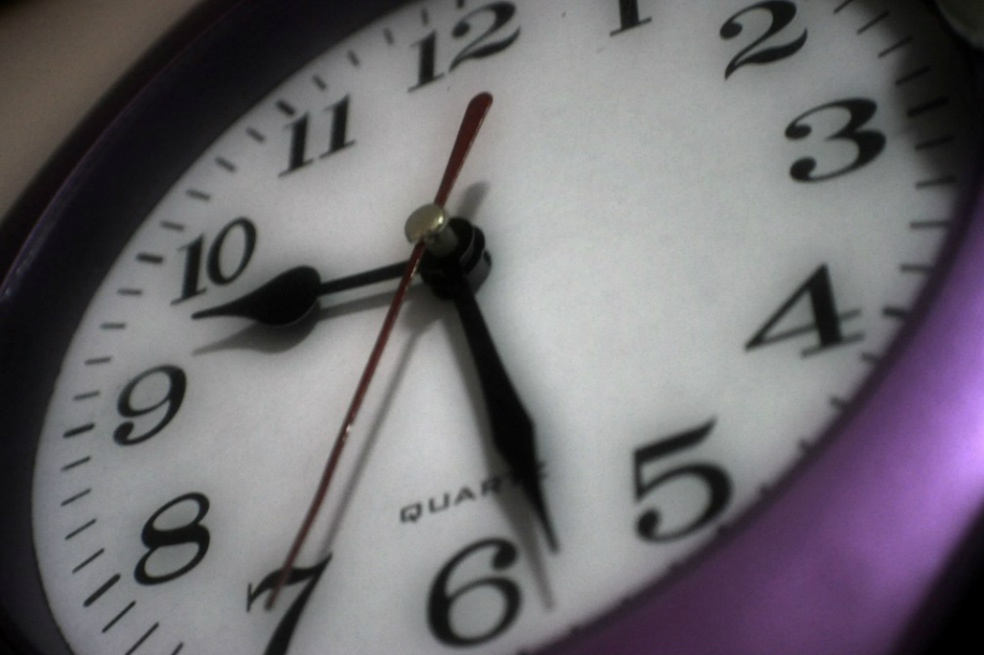 Desde la noche de este martes se añade un segundo a los relojes