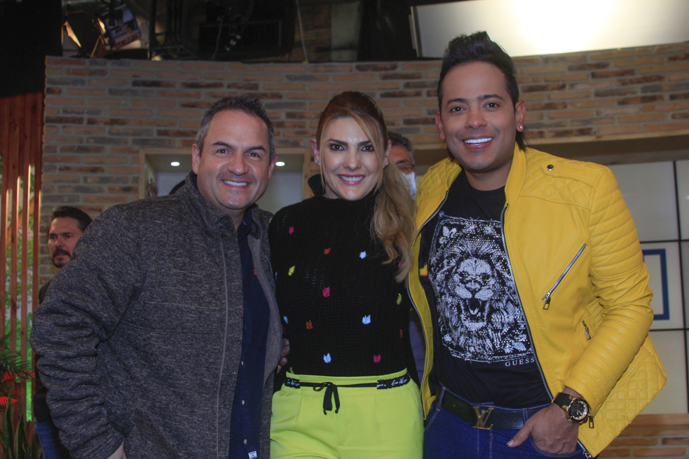 Mauricio Velez-Ana Karina Soto-Orlando Liñan